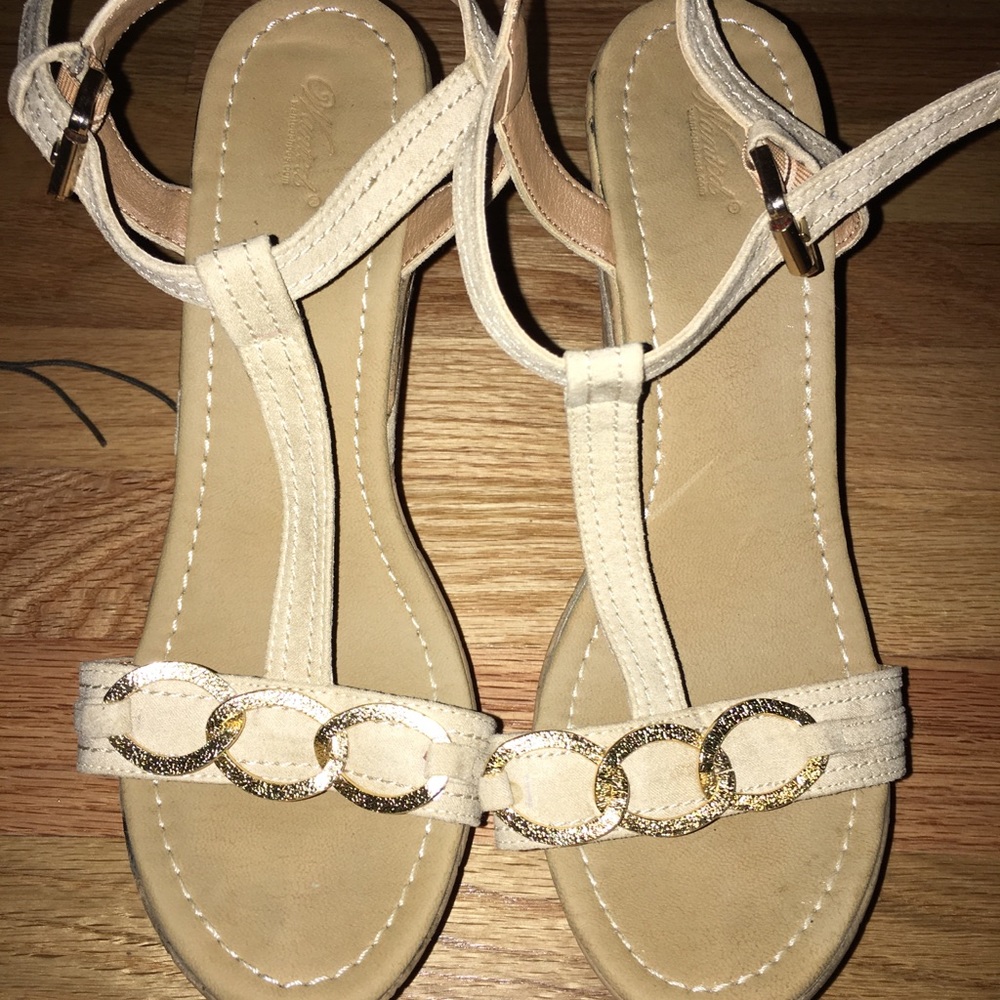Wanted heels lightweight tan and gold size 8.5